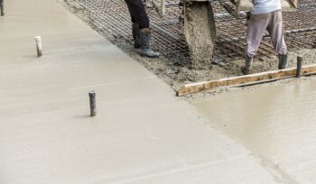 Domieszki do betonu – rodzaje, zastosowanie i ilości